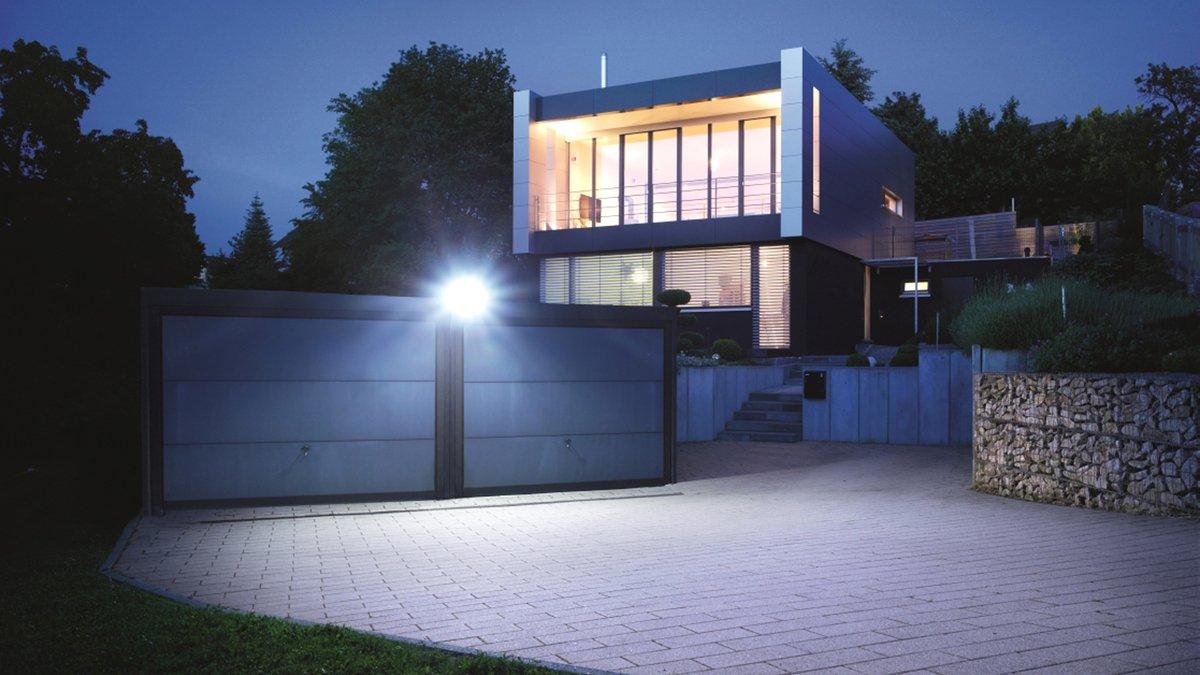 LED Fluter XLED PRO 240 V2 20 W 2120 lm 3000 K IP44 240° weiß